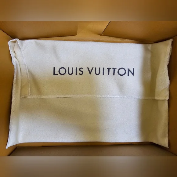 LV Vacuum bottle VIP gift - Picture 4 of 11